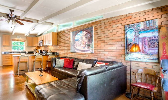 Hancock House | Next to UT, 3 Miles to Downtown, Pet- Friendly