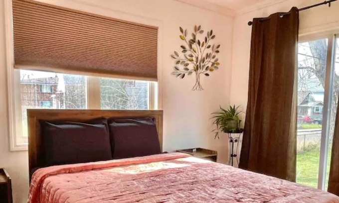 Niagara Falls House | Niagara Falls Home for Big Groups + Free Parking ⭐️