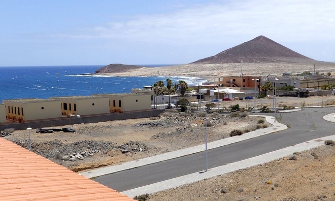 El Medano Apartment | Nice 2 bedroom Apartment with terrace and rooftop