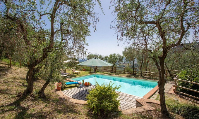 Mastiano Villa | Nice apartment in villa with WIFI, pool, TV, patio, pets allowed and panoramic view, close to Lu.