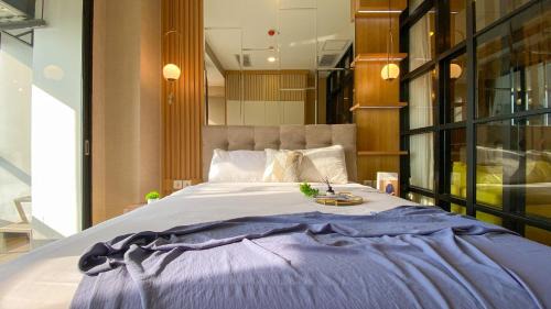 Bendungan Hilir Apartment | Nice and Homey 1BR at Sudirman Suites Apartment By Travelio