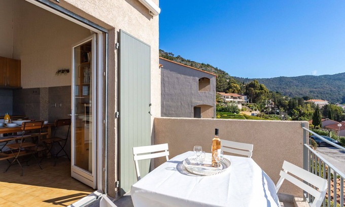 Rayol-Canadel-sur-Mer Apartment | Nice apartment for 4 guests with pool, WIFI, TV and balcony