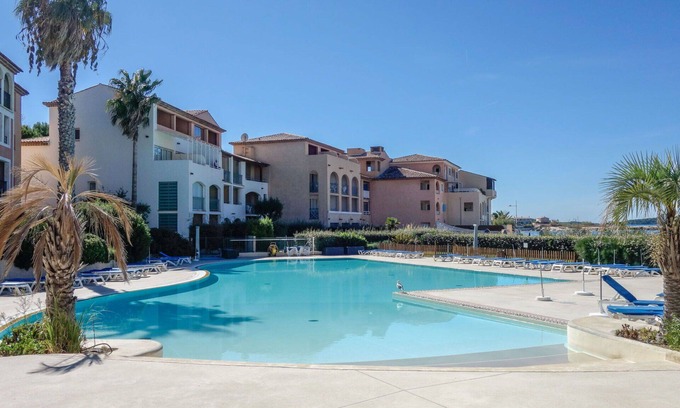 Six-Fours-les-Plages Apartment | Nice apartment for 6 people with WIFI, pool, A/C, TV, terrace and pets allowed