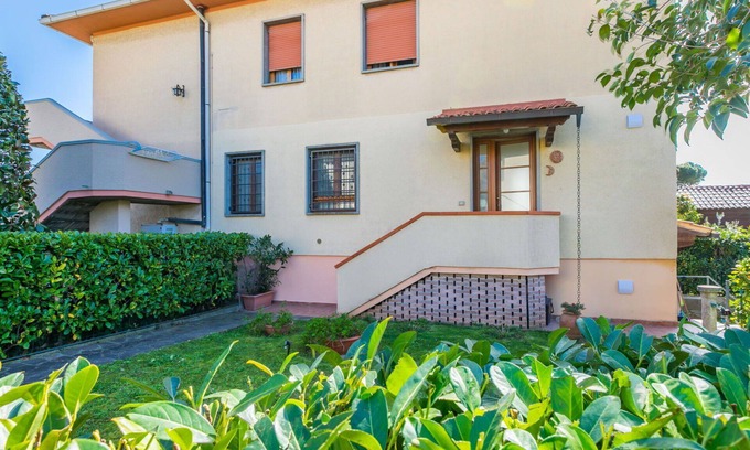 Rosignano Solvay Apartment | Nice apartment for 4 guests with A/C, WIFI, TV and patio