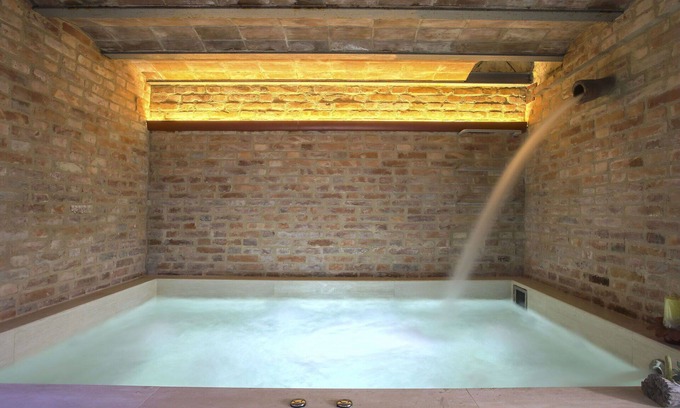 Pieve a Nievole Apartment | Nice apartment for 4 people with pool, WIFI, hot tub, TV, patio and pets allowed