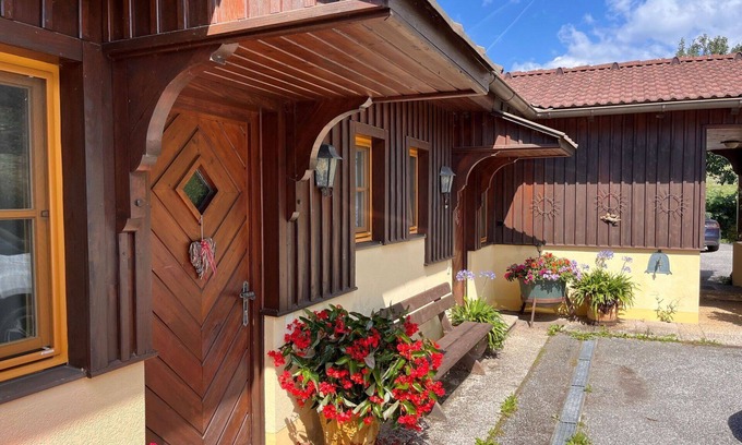Treffen Villa | Nice apartment in villa for 4 people with WIFI, TV, patio, pets allowed and parking