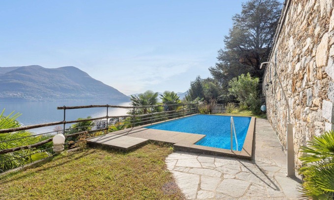 Brissago Apartment | Nice apartment for 2 guests with WIFI, pool, TV, terrace and pets allowed
