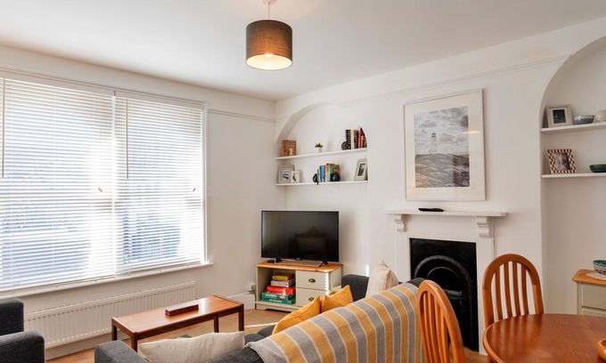 Sidmouth Apartment | Nice apartment for 4 guests with WIFI and TV