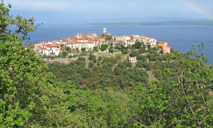 Porozina Apartment | Nice apartment for 4 people with WIFI, A/C, TV, terrace, pets allowed and parking