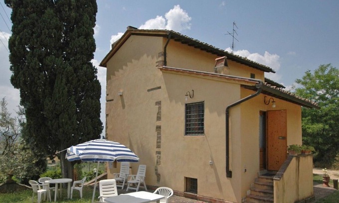 Scandicci Apartment | Nice apartment for 4 people with pool, WIFI and TV, close to Florence