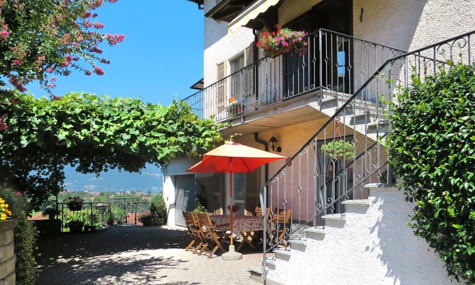 Luino Apartment | Nice apartment for 5 guests with WIFI, TV, terrace and pets allowed