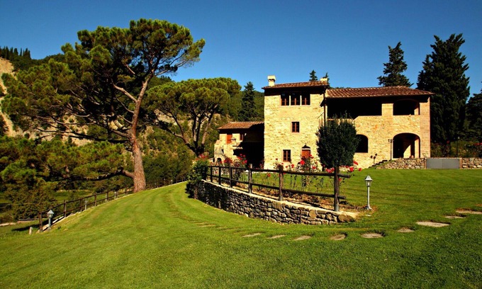 Dicomano Apartment | Nice apartment for 6 guests with WIFI, pool, TV and pets allowed