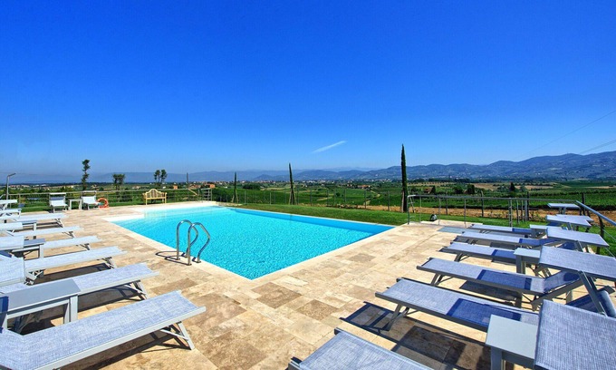 Vinci Apartment | Nice apartment for 6 people with A/C, WIFI, pool, TV and panoramic view