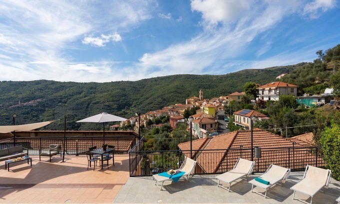Pietrabruna Apartment | Nice apartment for 2 people with WIFI, pool, TV, patio and panoramic view