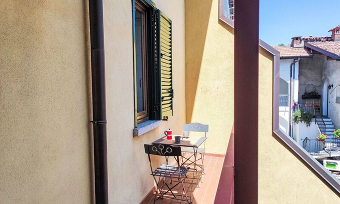 Rovellasca Apartment | Nice apartment for 4 people with WIFI, TV, balcony and parking