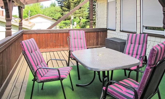 Steinbach-Hallenberg House | Nice apartment in villa for 4 people with WIFI, TV, patio and parking