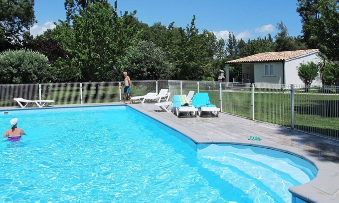 Ghisonaccia House | Nice apartment in villa for 6 people with WIFI, pool, A/C, TV, terrace and pets allowed