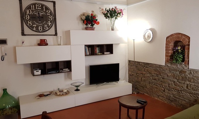 Santo Spirito Apartment | Nice apartment in "Oltrarno" within walking distance from Pitti/Boboli with Wi-Fi, a/c