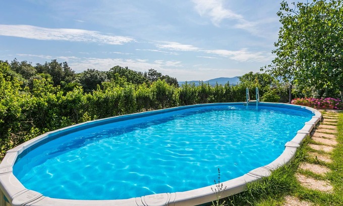 Follonica Villa | Nice apartment in villa for 4 people with WIFI, pool, TV, patio, pets allowed and parking