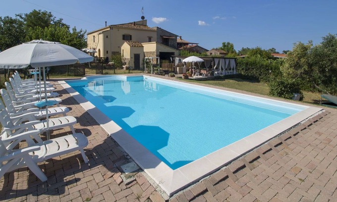 Bibbona Villa | Nice apartment in villa for 4 guests with WIFI, pool, TV, pets allowed and parking