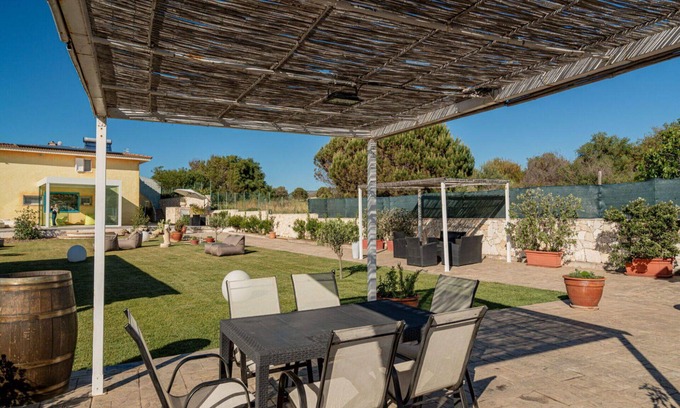 Eden Beach Villa | Nice apartment in villa for 11 people with A/C, WIFI, pool, TV, patio and pets allowed