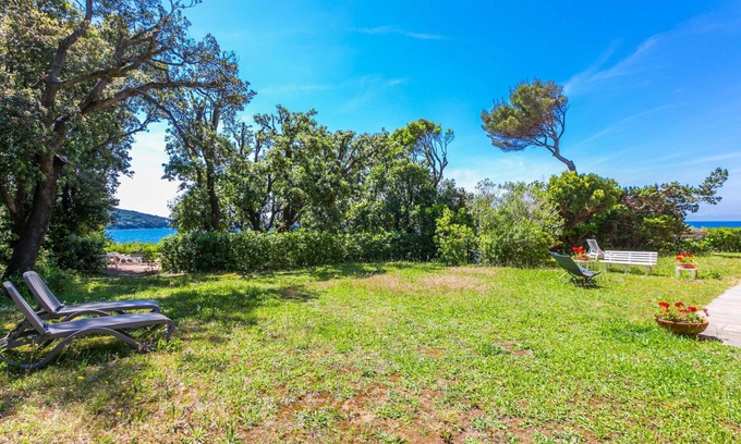 Rosignano Marittimo Apartment | Nice apartment for 4 people with WIFI, pool, TV and patio