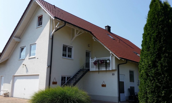 Altenstadt Apartment | Nice, bright holiday apartment in the middle of Naherhohlungsgebiet