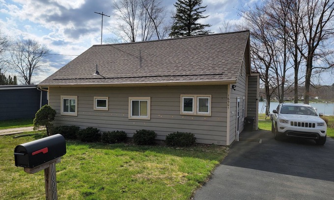 Smyrna Cottage | Nice cozy lake house, great yard.nn