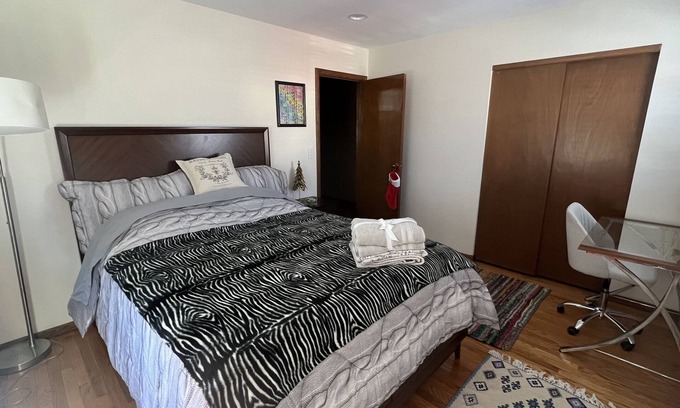 Cedar Rapids House | Nice friendly home, 3 min from Collins Aerospace, parking on site safe