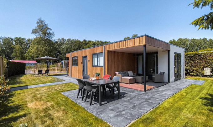 Heinkenszand House | Nice home in Heinkenszand with WiFi