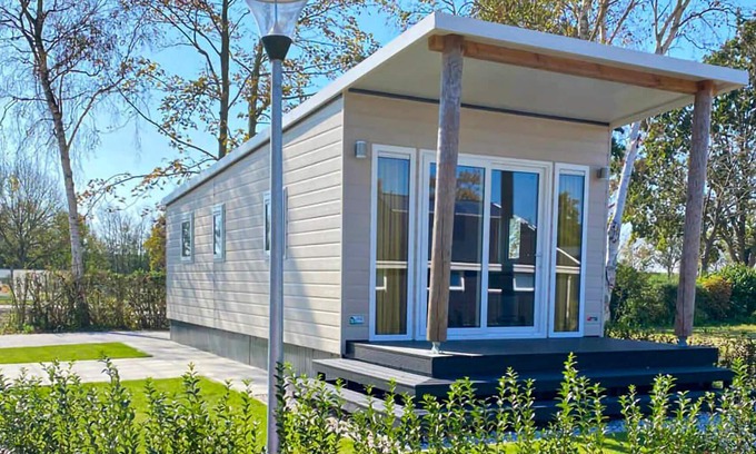 Scherpenisse House | Nice home in Scherpenisse with kitchen