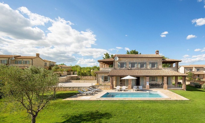 Sveti Lovrec House | Nice home in Sv. Lovrec with WiFi
