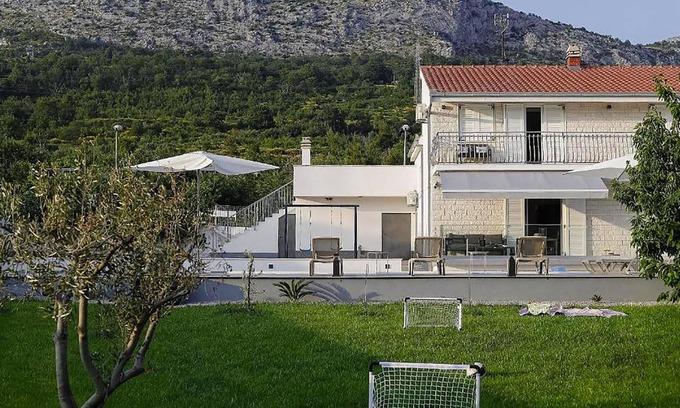 Tugare House | Nice home in Tugare with private swimming pool, can be inside or outside