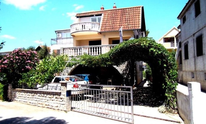 Zaboric Apartment | Nice house - quiet location - only 2 apartments - sea view - approx. 30 m to the beach
