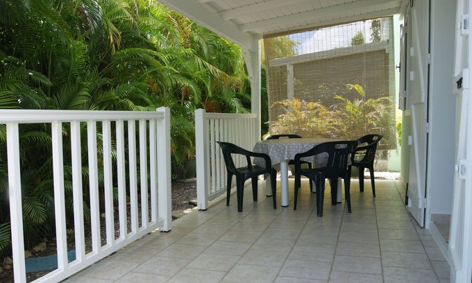 Sainte-Anne Cottage | Nice little comfortable apartment in 5 minutes the most beautiful beaches of St. Anne