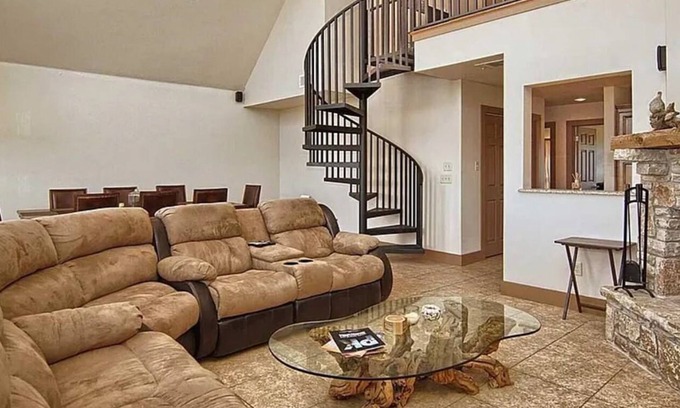 Palo Pinto County House | Nice quaint 5-bedroom 2 bath house with Dock.