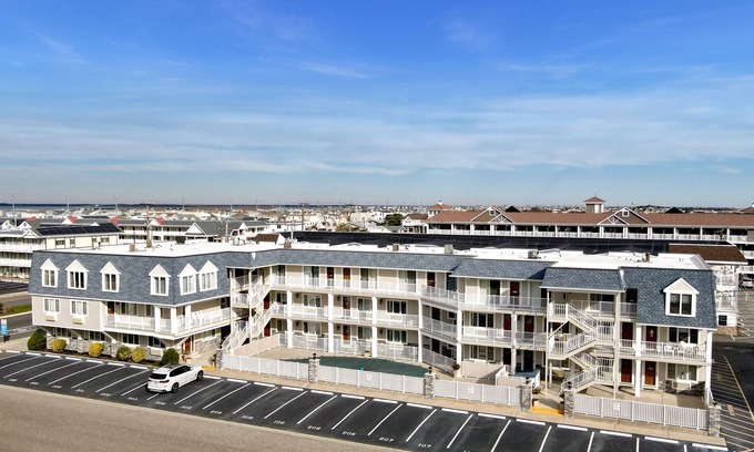 Avalon Condo | Nicely appointed two bedroom air conditioned Merrimack Condominium offering beachblock location,