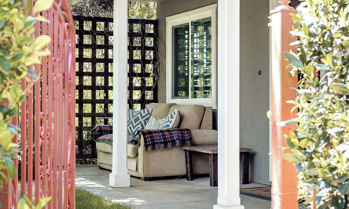 Los Olivos House | Nicely decorated, home in Los Olivos steps to wine tasting and restaurants