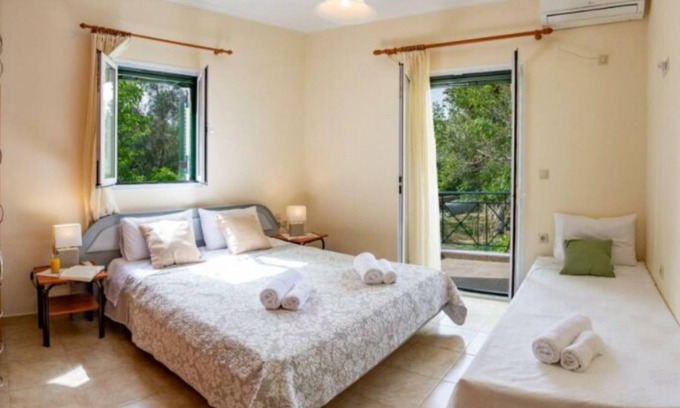 Kariotai House | Nikis Country House - Lefkada BnB Private Parking