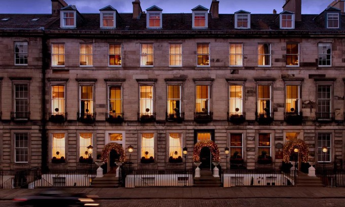 New Town Hotel | Nira Caledonia