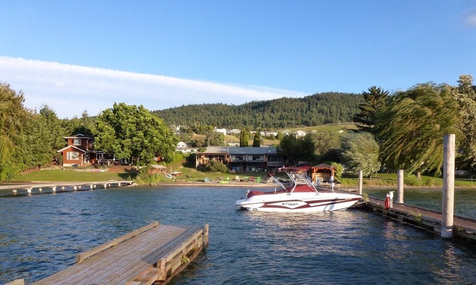 Vernon Resort | Nirvana Cabanas Lakeside - Kahuna