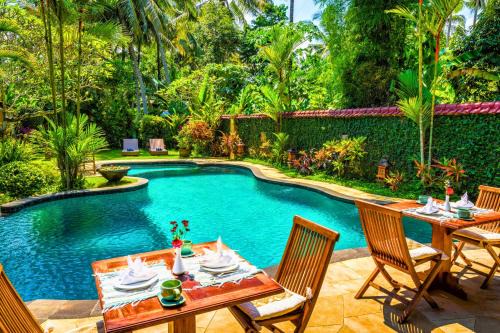 Lodtunduh Villa | Nismara 5 BR Private Pool Villa Garden View ZN259