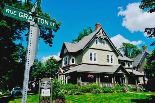 Queens Square Bed & Breakfast | No 1 Grafton Inn