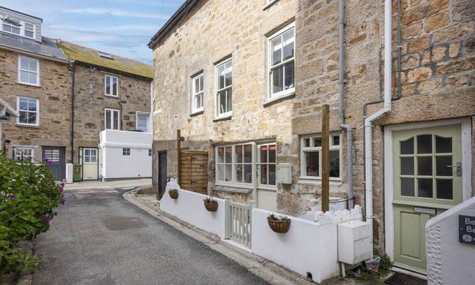 St Ives Cottage | No.1 St Eia - a cottage that sleeps 6 guests in 3 bedrooms