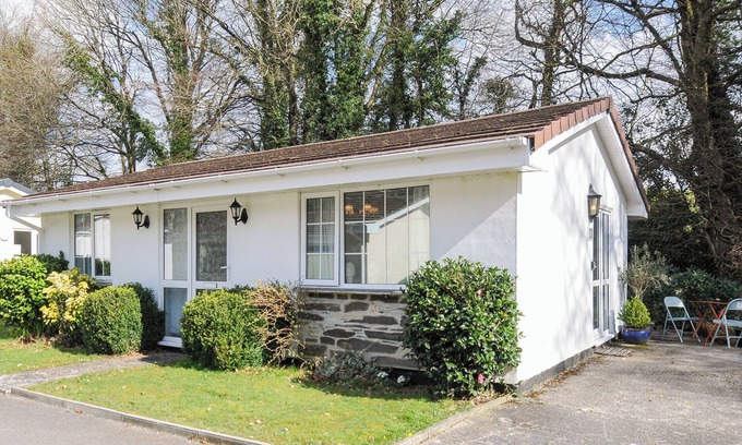 Liskeard Cottage | NO. 1 THE HEATHERS, pet friendly, country holiday cottage in Liskeard