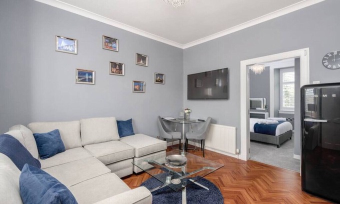 Dunfermline Apartment | No.10 - by StayDunfermline