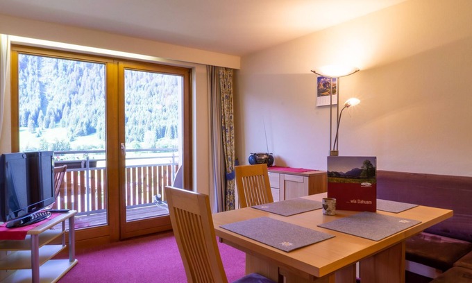 Graen Apartment | No. 12 Anemone - HAUS fern