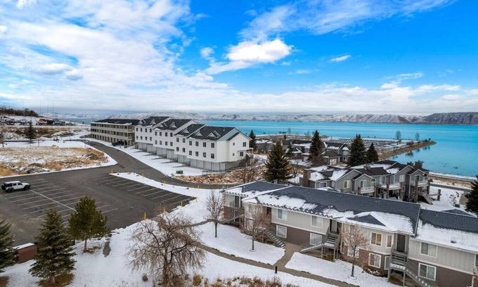 Harbor Village Condo | *No Chores* Harbor Village + Balcony