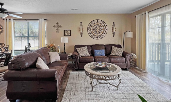 Table Rock Condo | No stairs, walk to marina, secluded, mins to strip