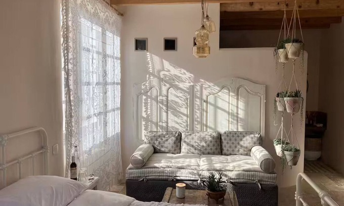 Mansle Bed & Breakfast | No12.is a beautiful, riverside boutique B&B rm1